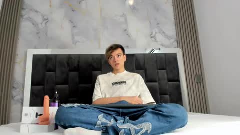 bunny online show from March 1, 2025, 2:02 pm