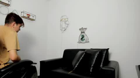 bunny online show from November 24, 2025, 12:16 pm