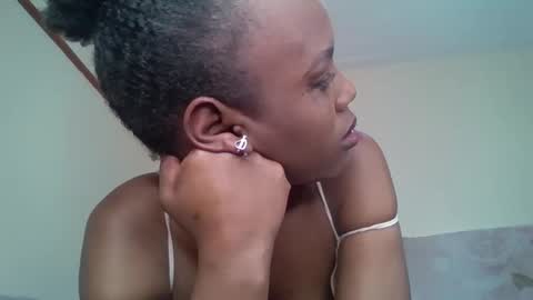 bunnydiva_ online show from October 4, 2025, 9:18 am