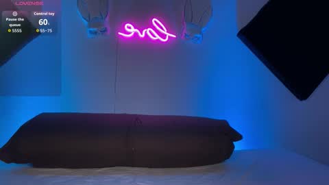 Snapshot of bunnysparamours chatting on October 14, 2025, 2:12 am MARY BUNNY online show from October 14, 2025, 2:12 am