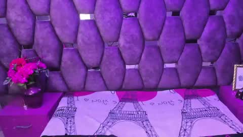 burbuja pink  online show from February 17, 2026, 3:25 am