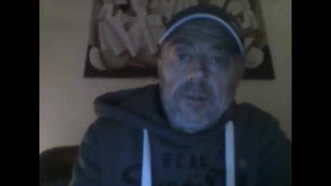 burnleyguy1977 online show from November 30, 2025, 3:32 am