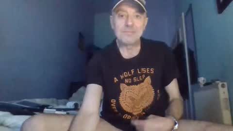 burnleyguy1977 online show from April 15, 2026, 2:51 am