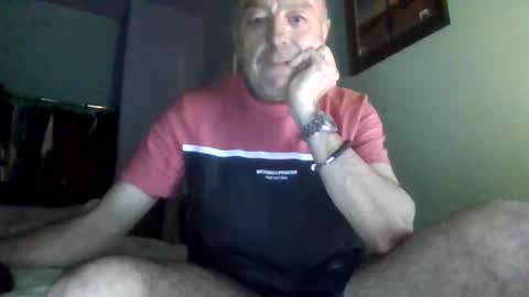 burnleyguy1977 online show from June 7, 2026, 4:05 am