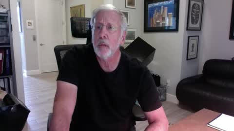 Snapshot of bustinout99 chatting on April 9, 2026, 4:01 pm afternoon wood online show from April 9, 2026, 4:01 pm