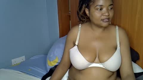 Snapshot of busty_kenzi chatting on June 1, 2026, 3:25 pm busty kenzi online show from June 1, 2026, 3:25 pm