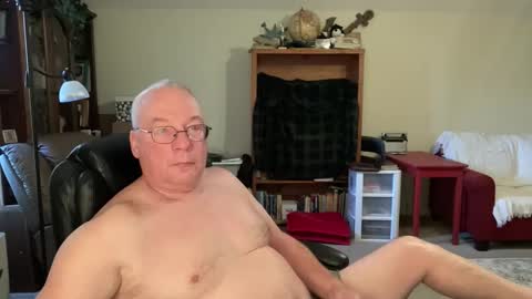 bustyballs100 online show from November 17, 2025, 2:23 pm