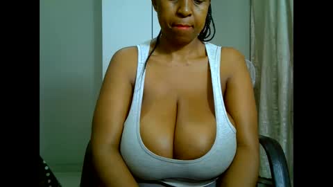 bustytessa37 online show from February 24, 2025, 6:15 pm