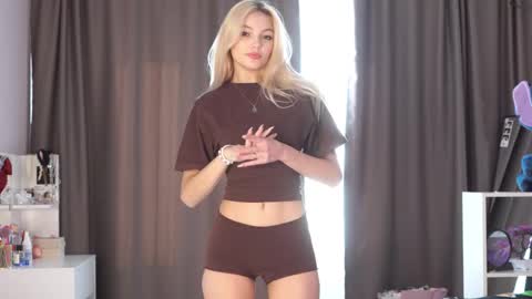 Snapshot of butteflai chatting on March 9, 2026, 6:50 am butteflai online show from March 9, 2026, 6:50 am