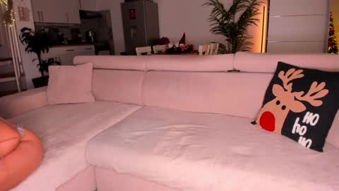 Nicolah  Steven Bond online show from December 13, 2024, 9:41 pm