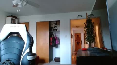 Snapshot of bwall1425 chatting on March 31, 2026, 12:05 pm bwall1425 online show from March 31, 2026, 12:05 pm