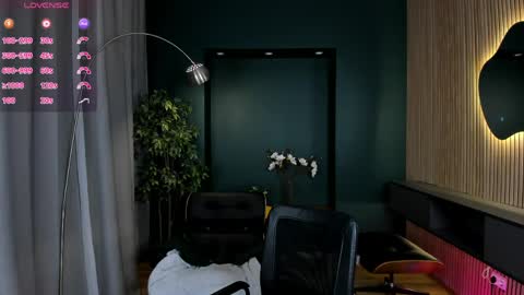 Snapshot of c_moonie_ chatting on June 7, 2026, 8:45 pm Polly online show from June 7, 2026, 8:45 pm