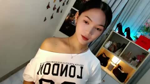 Snapshot of caitlin_x chatting on June 24, 2026, 10:42 pm caitlin online show from June 24, 2026, 10:42 pm
