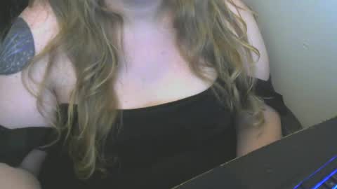 Snapshot of calcavorix chatting on June 11, 2026, 1:05 am Calie online show from June 11, 2026, 1:05 am