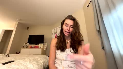 Snapshot of calicambri chatting on September 22, 2025, 1:35 pm The Cali Cambri online show from September 22, 2025, 1:35 pm