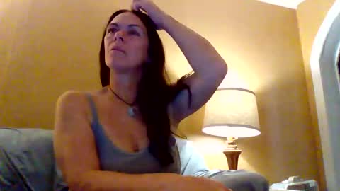 Calli online show from November 14, 2025, 3:49 am