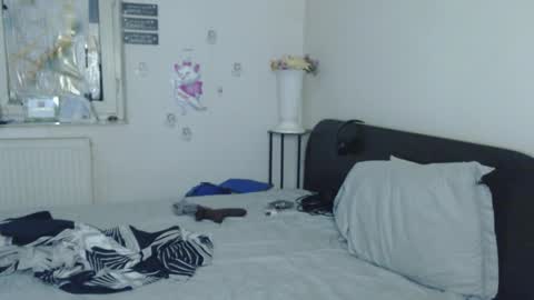 Snapshot of calvinjohnlad chatting on December 13, 2025, 7:53 pm Calvinjohnlad online show from December 13, 2025, 7:53 pm