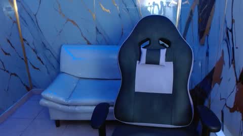 cam_xman online show from April 19, 2026, 6:10 pm