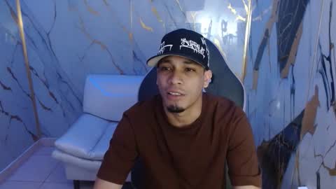 cam_xman online show from April 21, 2026, 12:33 pm