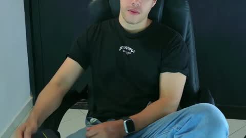 camara110 online show from January 30, 2025, 2:16 am