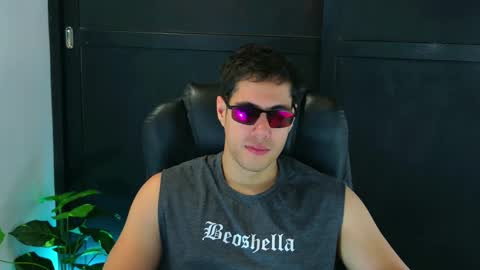 camara110 online show from February 14, 2025, 10:58 pm