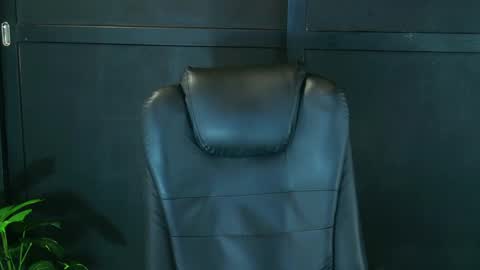 camara110 online show from February 26, 2025, 9:27 pm