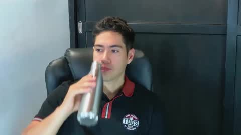 camara110 online show from September 29, 2025, 9:52 pm