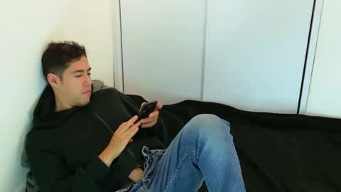 camara110 online show from October 26, 2025, 10:58 pm