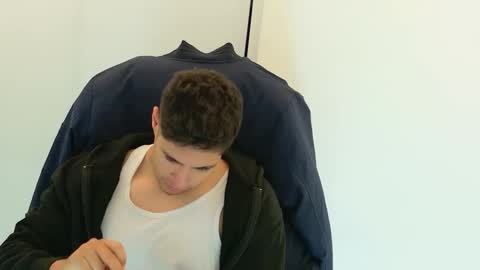 camara110 online show from November 17, 2025, 2:39 am