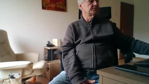 camcologne online show from March 17, 2026, 10:29 am