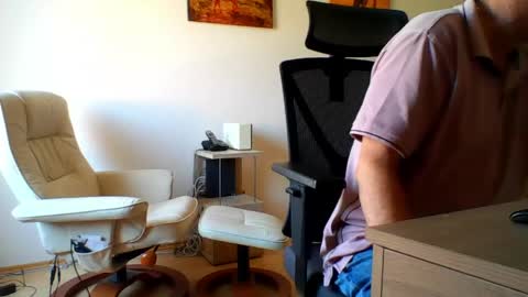 camcologne online show from May 26, 2026, 8:32 am