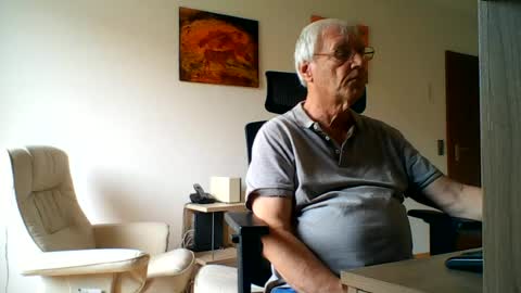 camcologne online show from June 17, 2026, 7:11 am