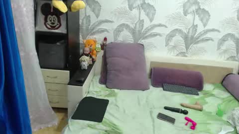 CamDiva1 online show from September 12, 2025, 1:38 am