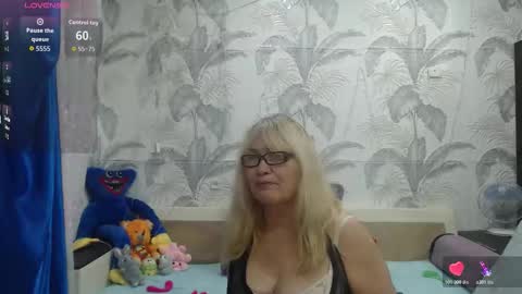 CamDiva1 online show from January 14, 2026, 2:39 am