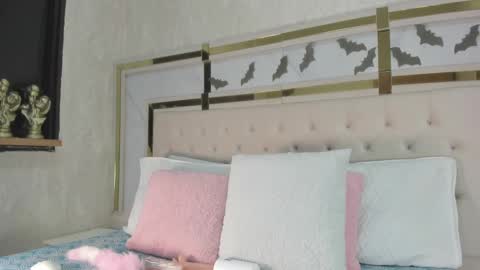 cameron_hearts online show from October 18, 2025, 11:44 am