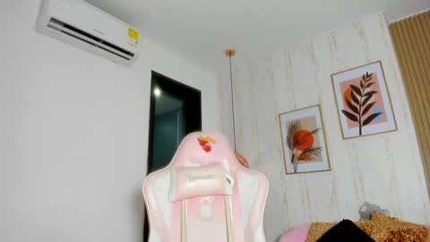 Cameron  online show from February 19, 2025, 2:12 pm