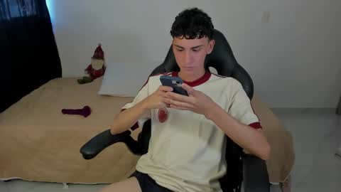 Snapshot of camiboy666 chatting on December 3, 2025, 7:12 pm Camilo online show from December 3, 2025, 7:12 pm