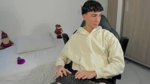 Snapshot of camiboy666 chatting on December 4, 2025, 7:00 pm Camilo online show from December 4, 2025, 7:00 pm