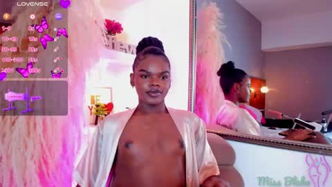 camiestrada online show from February 3, 2025, 11:36 pm