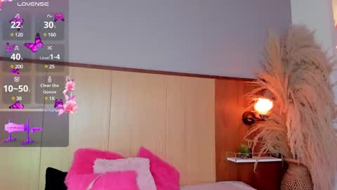 camiestrada online show from February 7, 2025, 8:53 pm