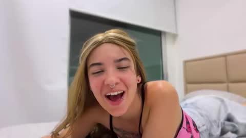 camii19y online show from September 18, 2025, 2:57 am