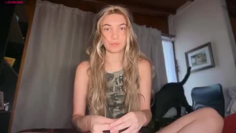 camii19y online show from April 19, 2026, 10:01 pm