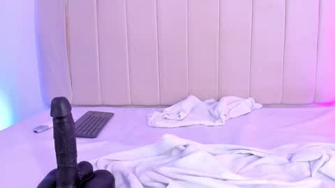 Cami online show from December 5, 2024, 11:18 pm