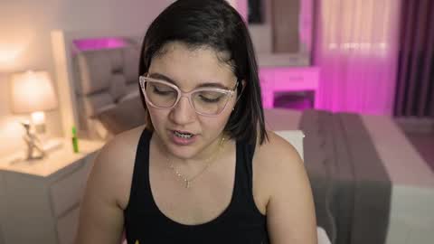 Camila buitrago online show from January 1, 2025, 8:58 pm