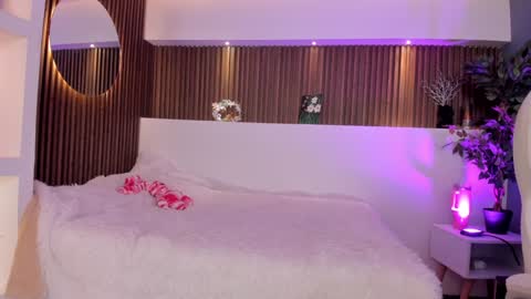 Camila online show from December 20, 2024, 12:30 am