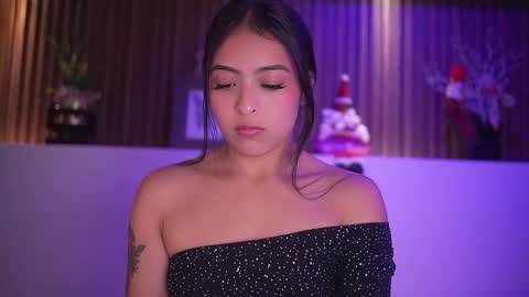 Camila online show from December 21, 2025, 8:05 pm