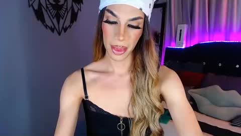 Camila online show from December 16, 2024, 3:30 am