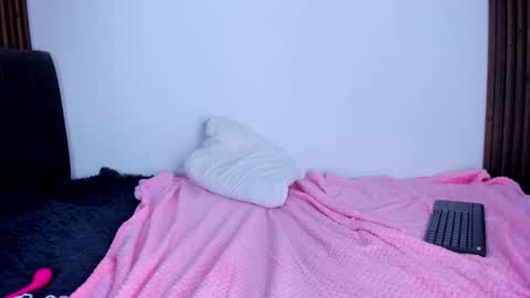 camila_martinez9 online show from February 26, 2025, 2:36 pm