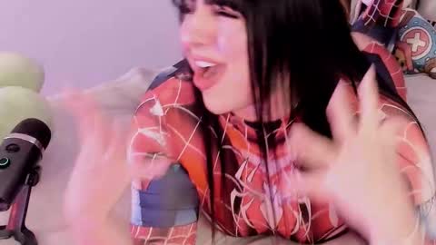 Camila online show from October 14, 2025, 12:00 am