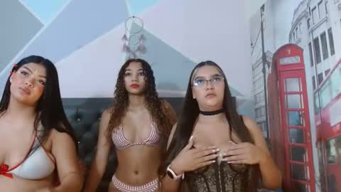 camila_meza online show from November 18, 2025, 2:43 pm